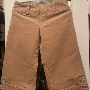 Charlotte Rose beige capri pants size 5. Nwot.